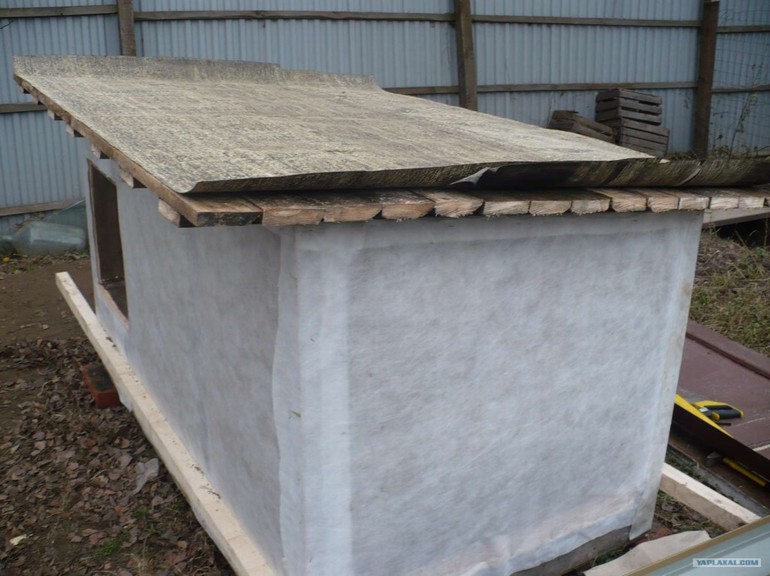 개집을 단열하려면 어떤 재료를 사용해야 합니까?