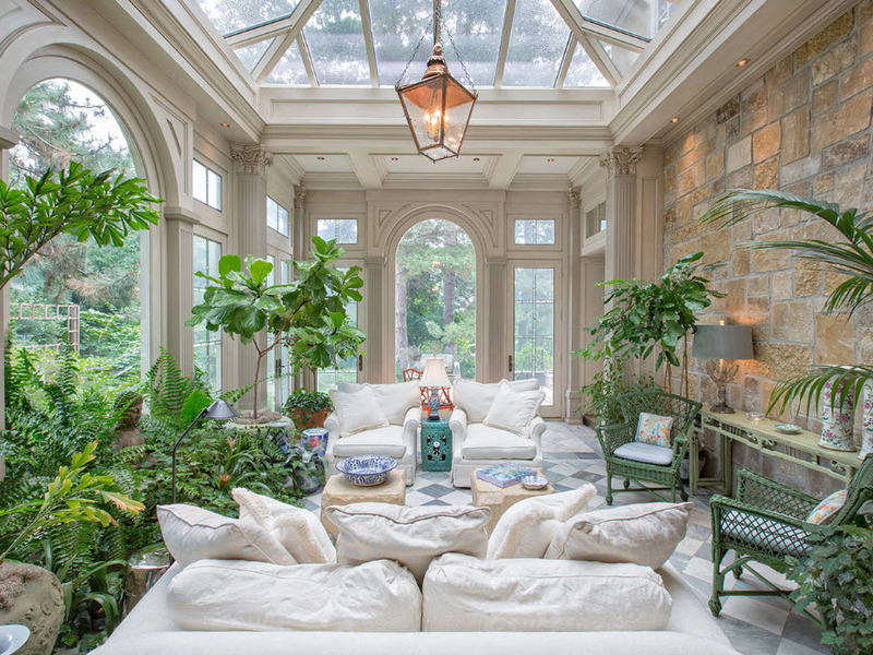 집 안의 겨울 꽃들