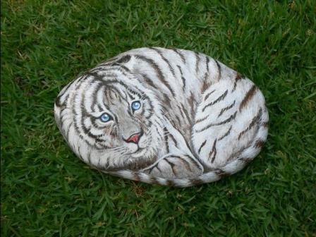 현장에 돌을 칠하다