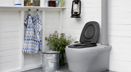 여름 별장용 이탄 변기: 어느 것이 더 나을까?