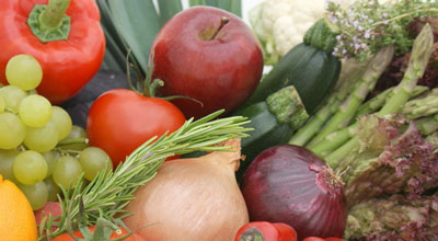 정원이나 채소밭에 양파 껍질을 바르는 방법