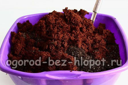 토양 혼합물에 코코넛 기질을 추가합니다