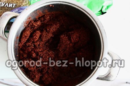 물에 적신 코코넛 기질