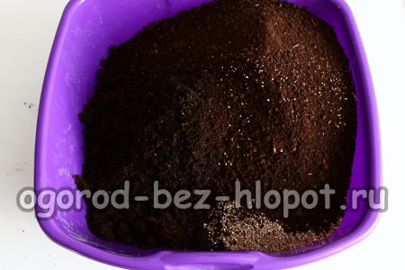 토양 혼합물에 지렁이퇴비를 첨가하다