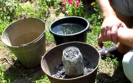 비눗물과 재의 혼합물