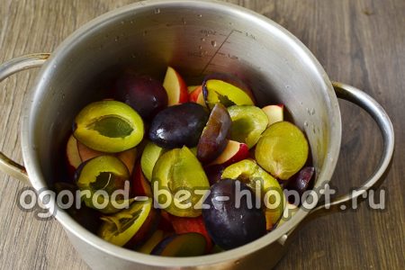 다진 자두를 추가한다