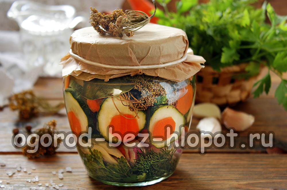 병에 담긴 오이