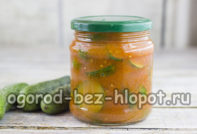 토마토 페이스트를 곁들인 오이