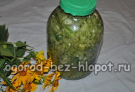 겨울을 위한 오이 상자에 담긴 오이