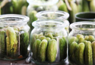 병에 담긴 오이