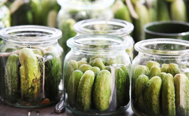 병에 담긴 오이