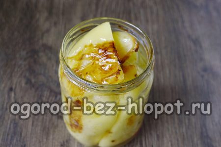 항아리에 고추를 채우다