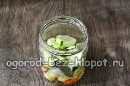 야채를 병에 담다