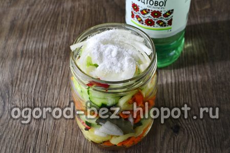 소금과 식초를 위에 얹어라