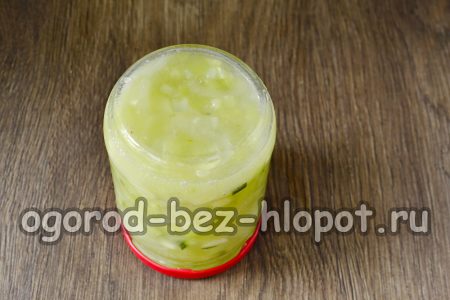 우리는 모피 코트 아래에 항아리를 두었습니다