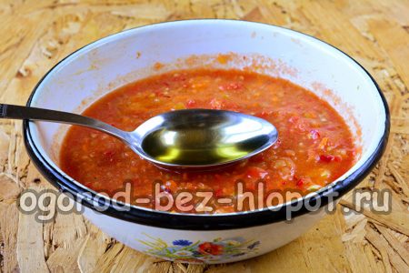 기름을 붓고 불에 올려 끓인다