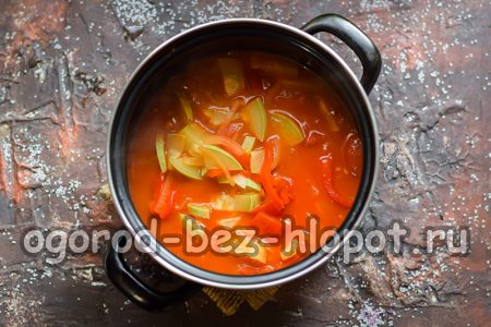 우리는 샐러드를 요리하고 있어요