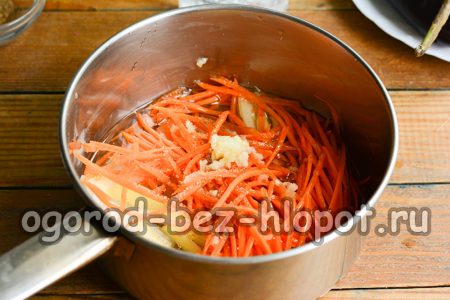 냄비에 담긴 야채