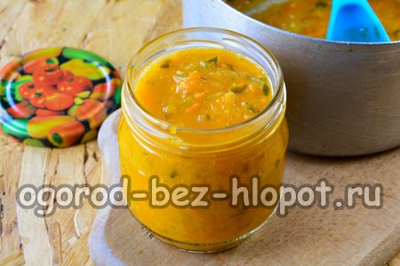 캐비어를 준비된 병에 넣으세요