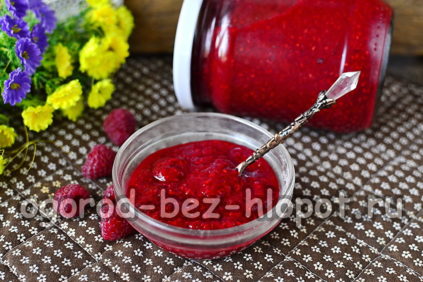 설탕을 곁들인 라즈베리