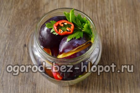 자두, 고추, 허브를 놓다