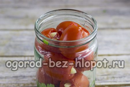 병에 담긴 토마토