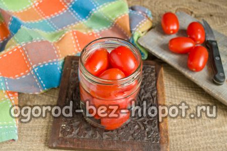 병에 담긴 토마토