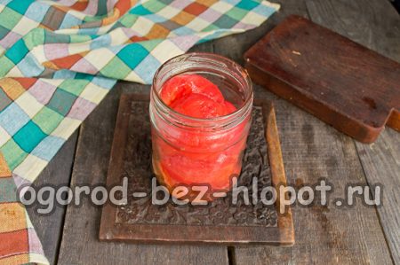 병에 담긴 토마토