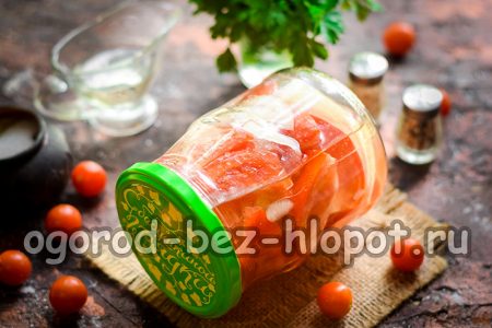 절인 토마토 조각