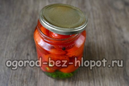 끓는 물을 조금 붓다