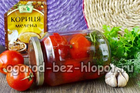 겨울철 계피향 토마토 요리법: 리터 병에 담긴 레시피