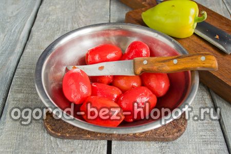 껍질을 벗기고 줄기를 제거하다