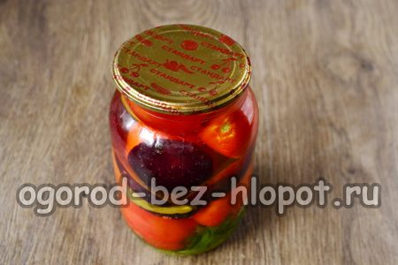 끓는 물을 붓고 뚜껑을 덮으세요