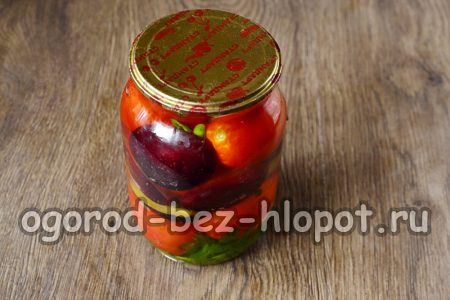 마리네이드를 병에 붓고 뚜껑을 닫으세요