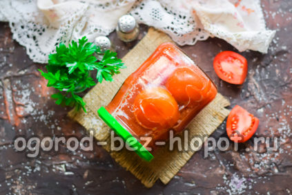 토마토 주스에 담긴 토마토