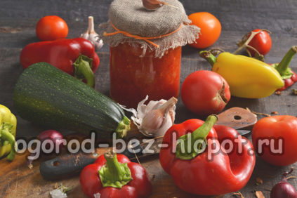 매리네이드에 담긴 토마토