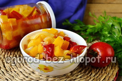 야채를 곁들인 호박 샐러드