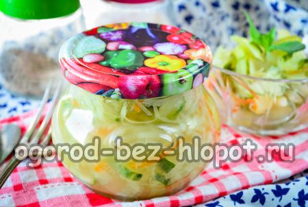 겨울철 보드카를 곁들인 양배추 샐러드