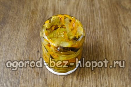 샐러드를 병에 담다