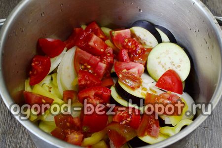 냄비에 재료를 합친다