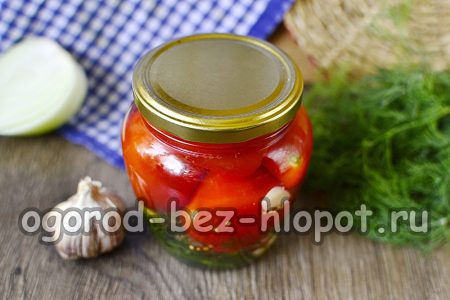 겨울 동안 병에 담아 소금만 넣은 토마토