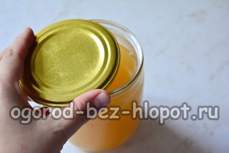 주스를 뚜껑으로 덮다