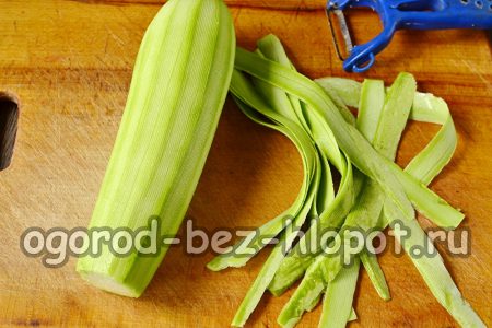 호박 껍질을 벗기다