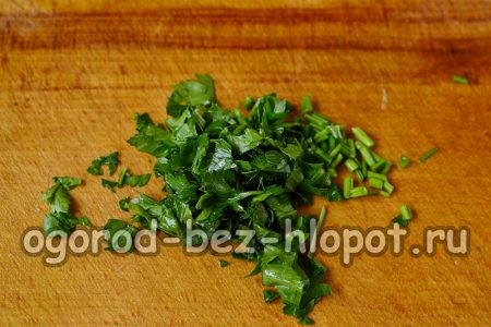 칼로 채소를 자르다