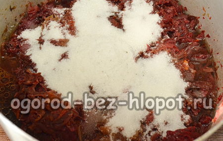 토마토, 소금, 설탕, 기름을 첨가하세요