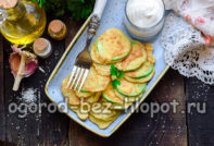 마늘을 넣은 반죽에 담긴 호박