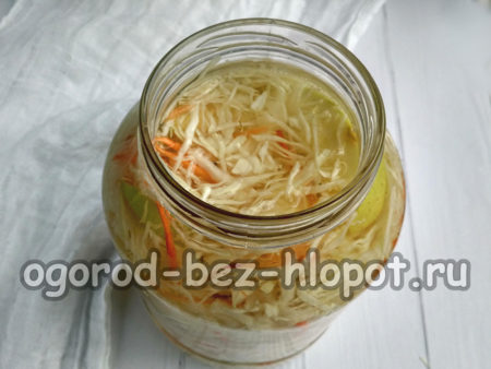 소금물을 항아리에 붓다