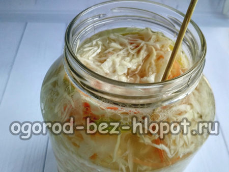 꼬챙이로 찔러 넣다