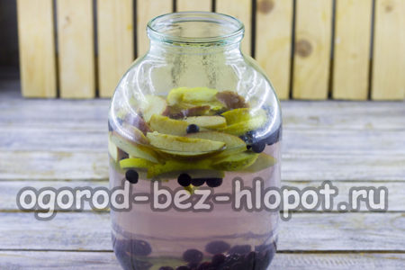 끓는 물을 붓다