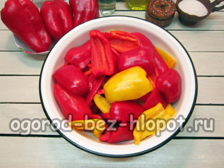 고추를 씻어서 다진다